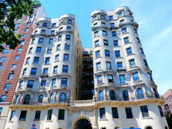 Qué ver y hacer en Upper West Side - Brownstone