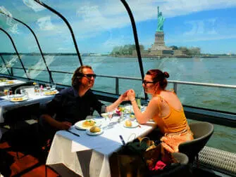 Crucero con cena de San Valentín en Nueva York - Statue of Liberty