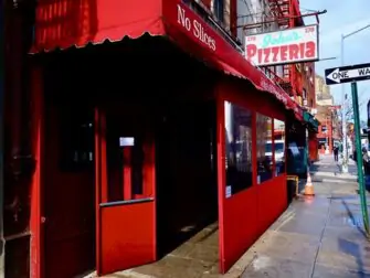 La mejor pizza de Nueva York - John's Pizzeria en Bleecker Street