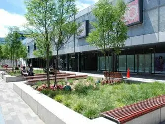 Empire Outlets New York City en Nueva York - Calle principal